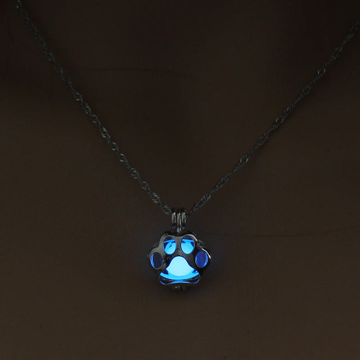 Glowing Paw Necklace – Animal Pendant with Night-Light Effect