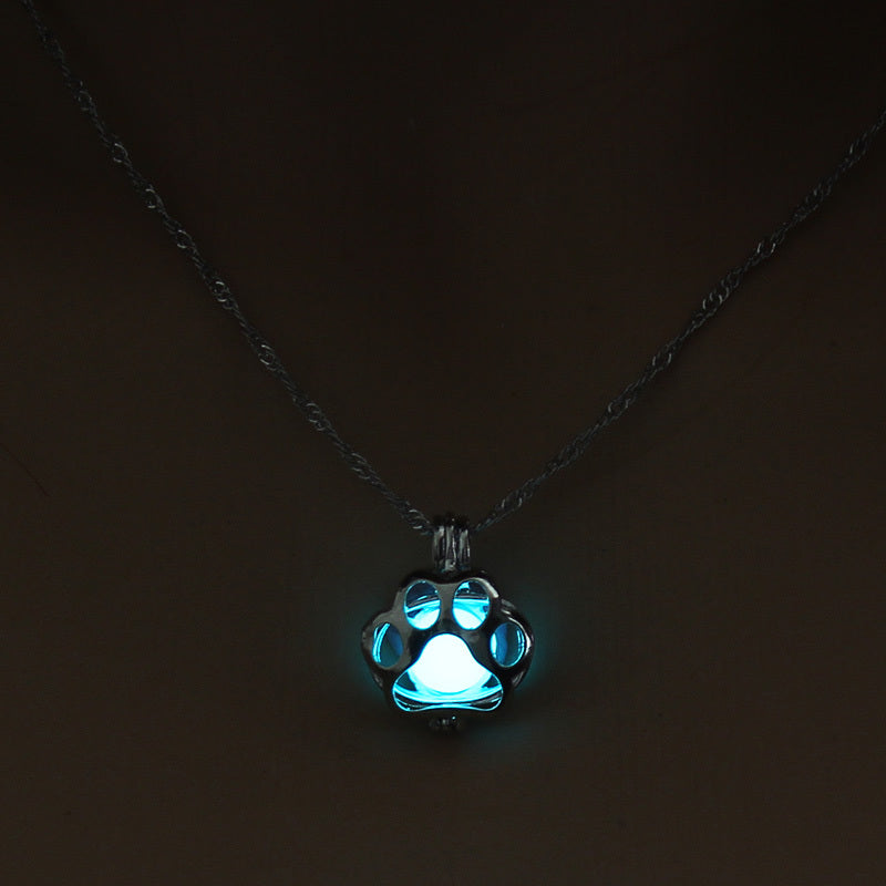 Glowing Paw Necklace – Animal Pendant with Night-Light Effect