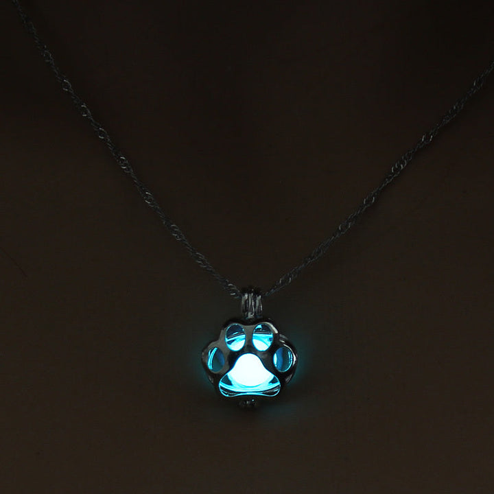 Glowing Paw Necklace – Animal Pendant with Night-Light Effect