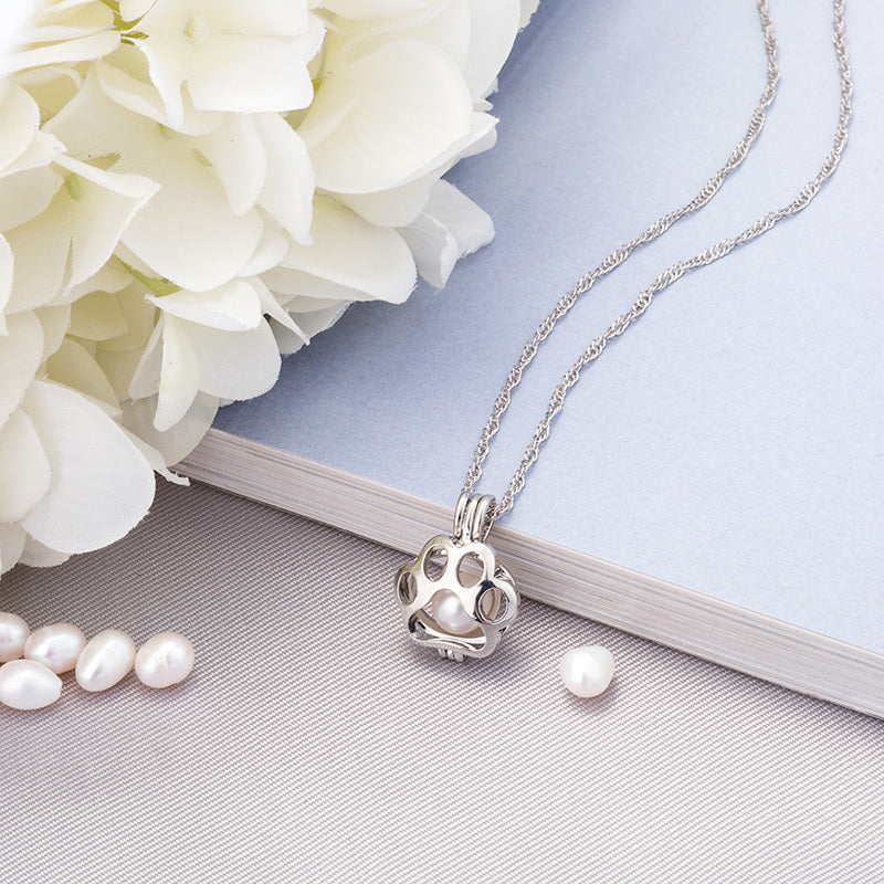 Glowing Paw Necklace – Animal Pendant with Night-Light Effect
