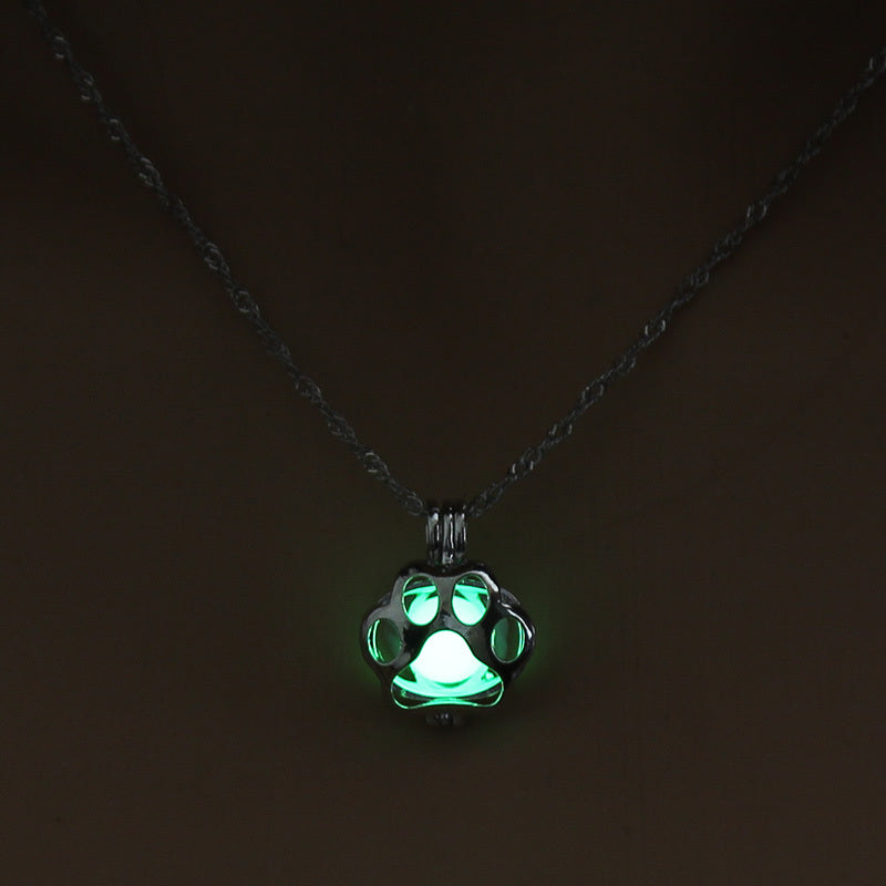 Glowing Paw Necklace – Animal Pendant with Night-Light Effect