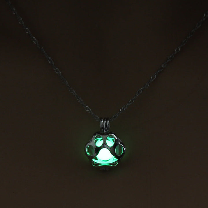 Glowing Paw Necklace – Animal Pendant with Night-Light Effect