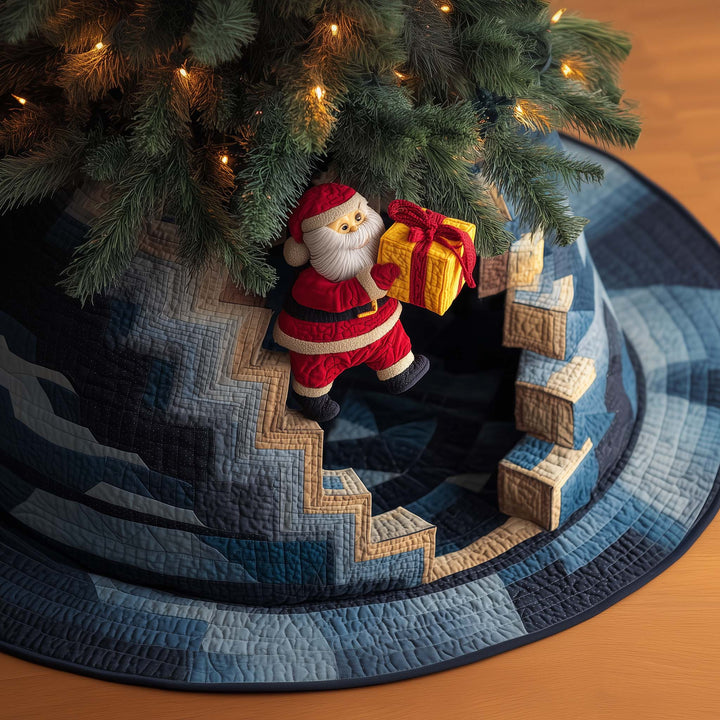 Stepping Santa Quilted Tree Skirt